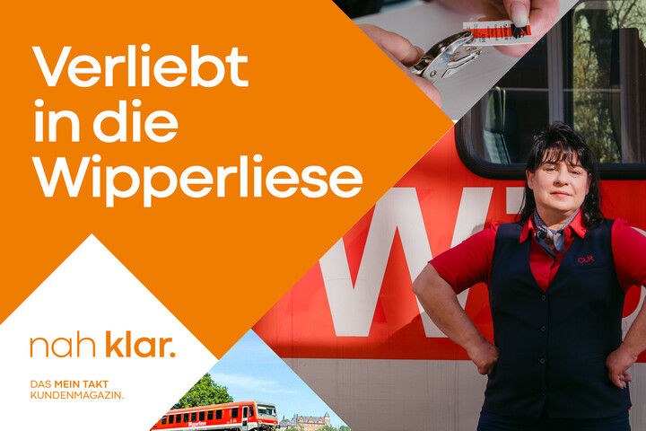 Eine Frau in Bahnuniform steht vor einem rot-weißen Zug. Der rot-weiße Zug fährt bergauf. Eine Person locht eine Papierfahrkarte. Neben den Bildern steht der Schriftzug ‚Verliebt in die Wipperliese‘ 
