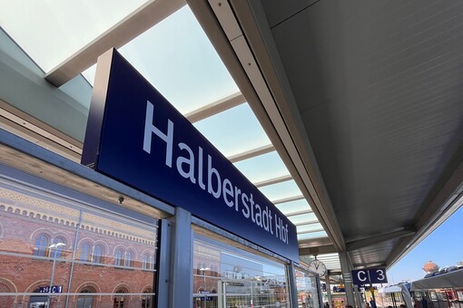 Haltestellenschild in Halberstadt